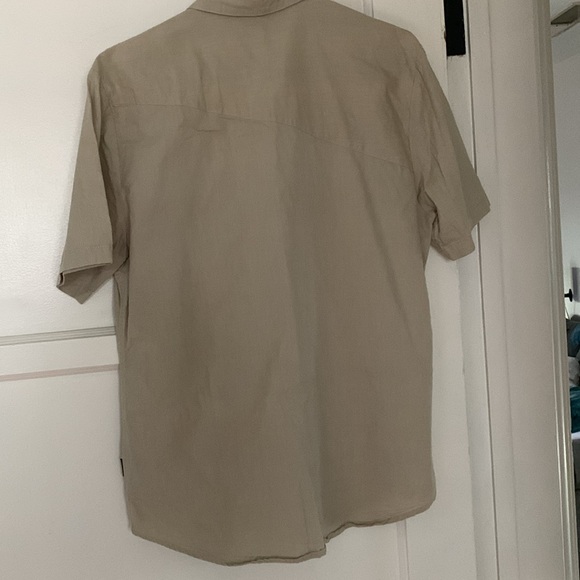 Button down short sleeved khaki tan medium Volcom tee shirt - Picture 4 of 4